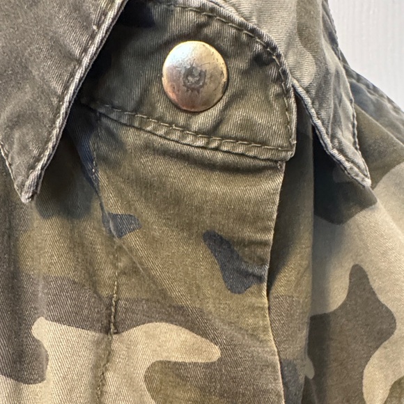 Women’s LoveTree Camouflage Utility Jacket Olive Green Camo Sz L - Picture 15 of 15